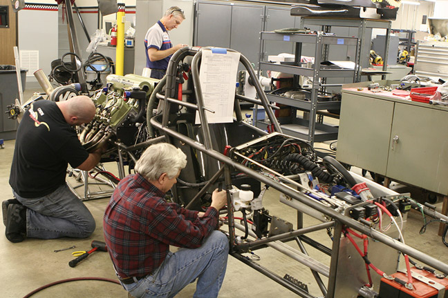 Banks race crew getting the rail ready